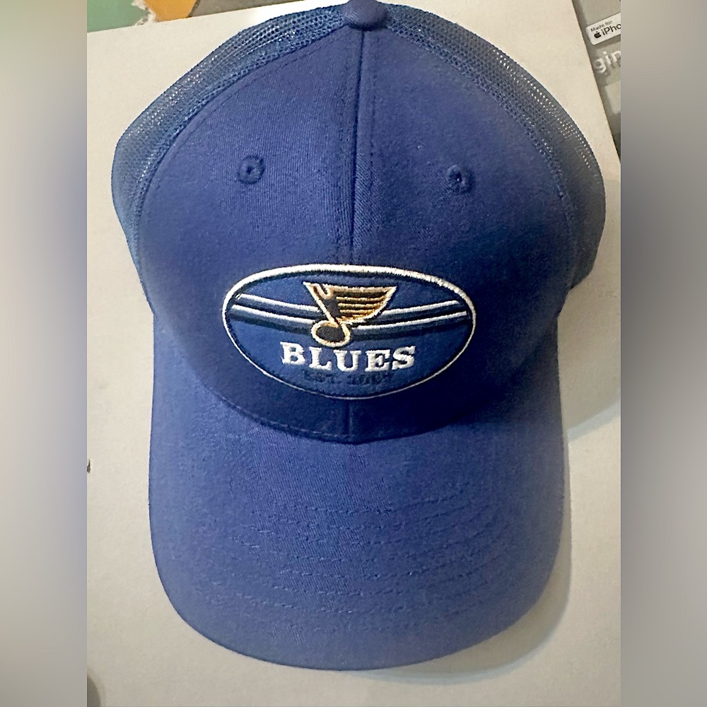 St. Louis Blues NHL Fan Favorite Adjustable Snap Back Hat. New